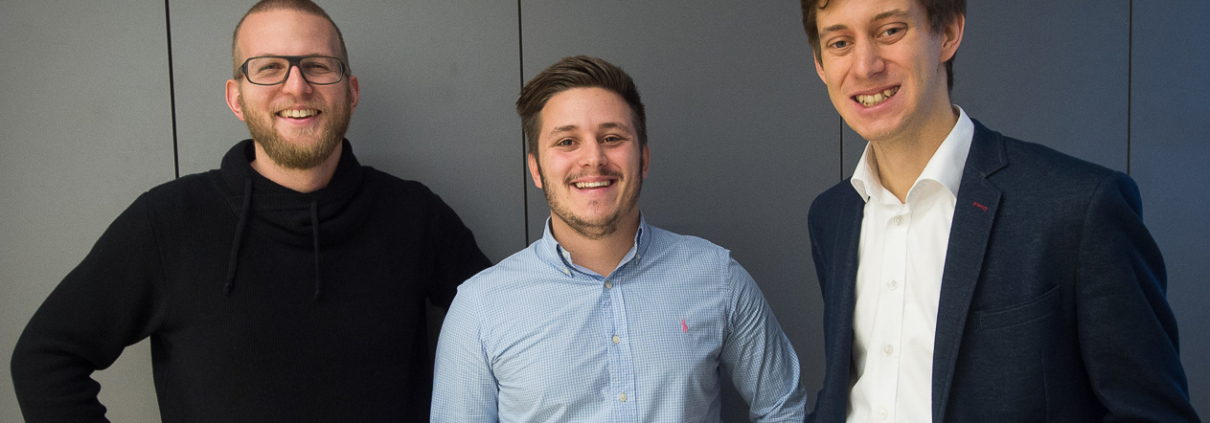 Gewinner der CA Technologies Start-up Challenge (v.l.n.r.): 2. Platz - Bernd Gruber (indoo.rs), 1. Platz - Patrick Kirchmayr (FRUX), 3. Platz - Jakob Etzel (PredictR)